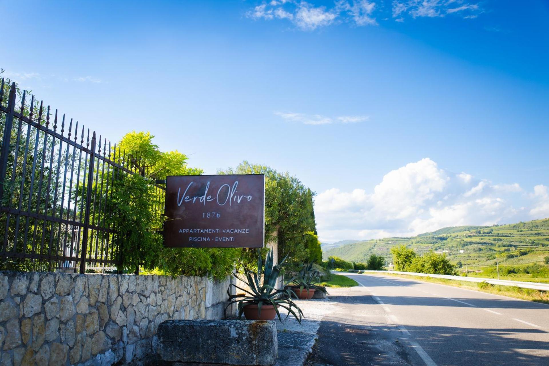 Verdeolivo 1876 - Apartments & Pool Mezzane di Sotto Εξωτερικό φωτογραφία